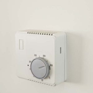 Air conditioner thermostat